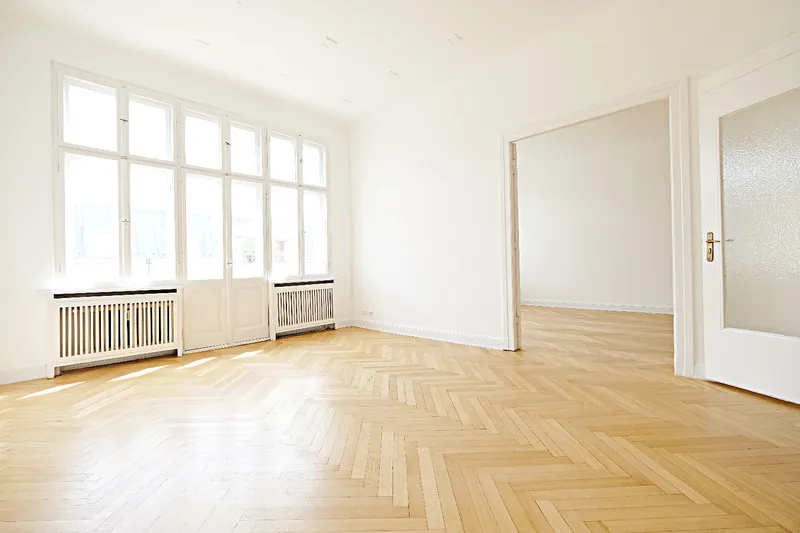 ERSTKLASSIGER STUCKALTBAU AM KURFÜRSTENDAMM + BALKON  + LIFT + 3 BÄDER + EBK + TEILGEWERBE — photo 1